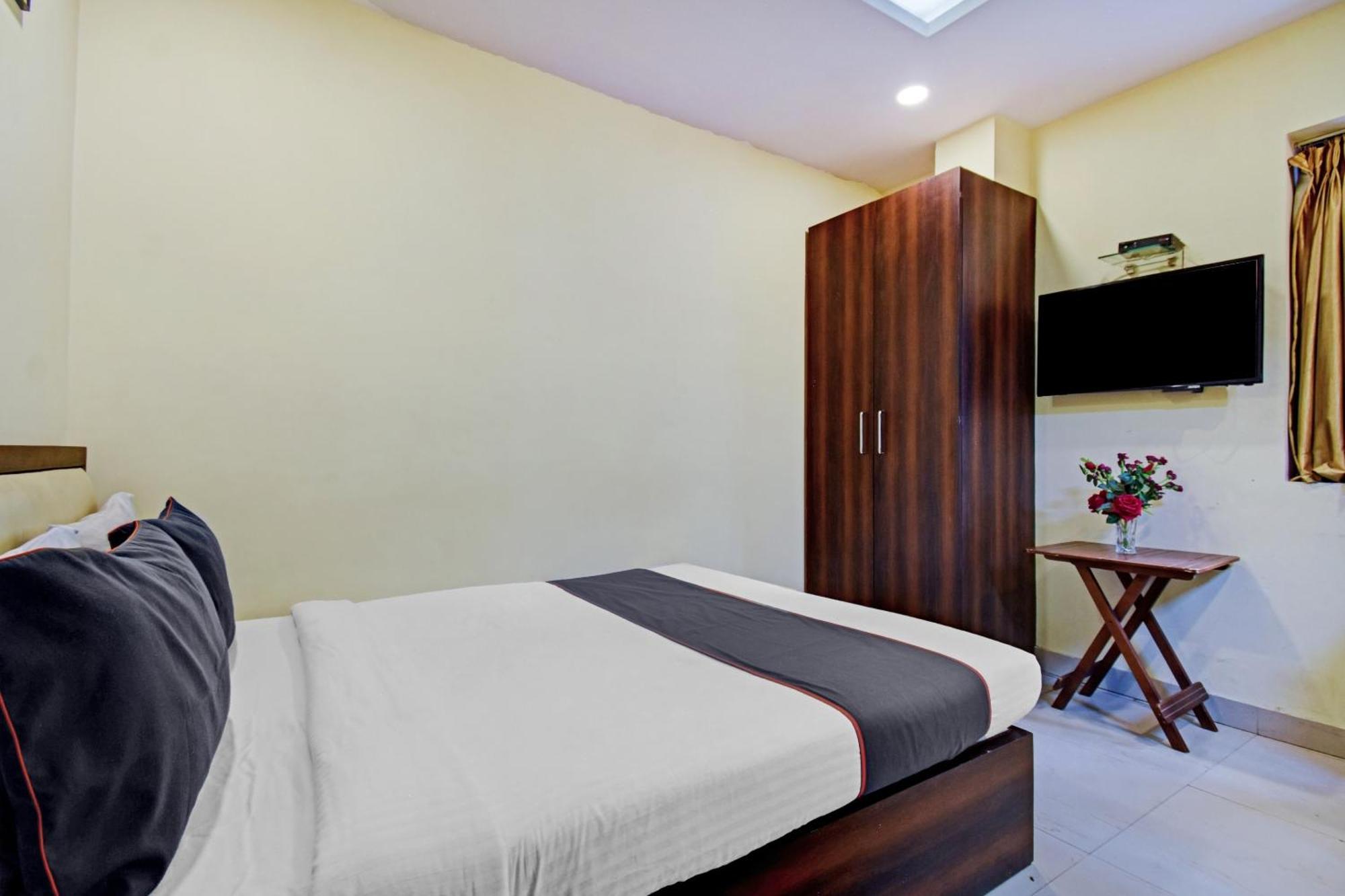 Motisarai Hotel Kolkata Bagian luar foto