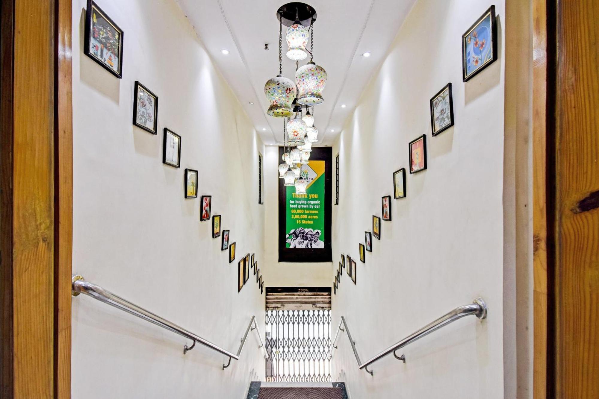 Motisarai Hotel Kolkata Bagian luar foto