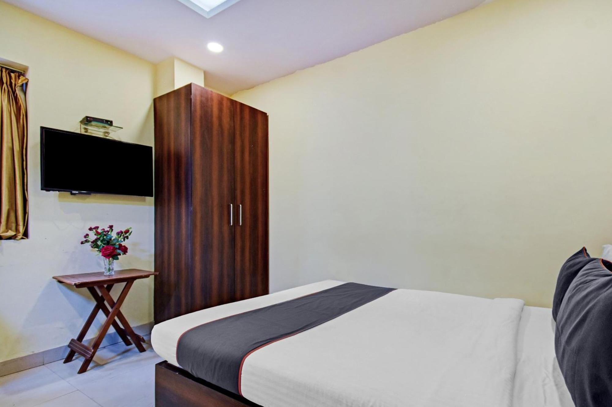 Motisarai Hotel Kolkata Bagian luar foto