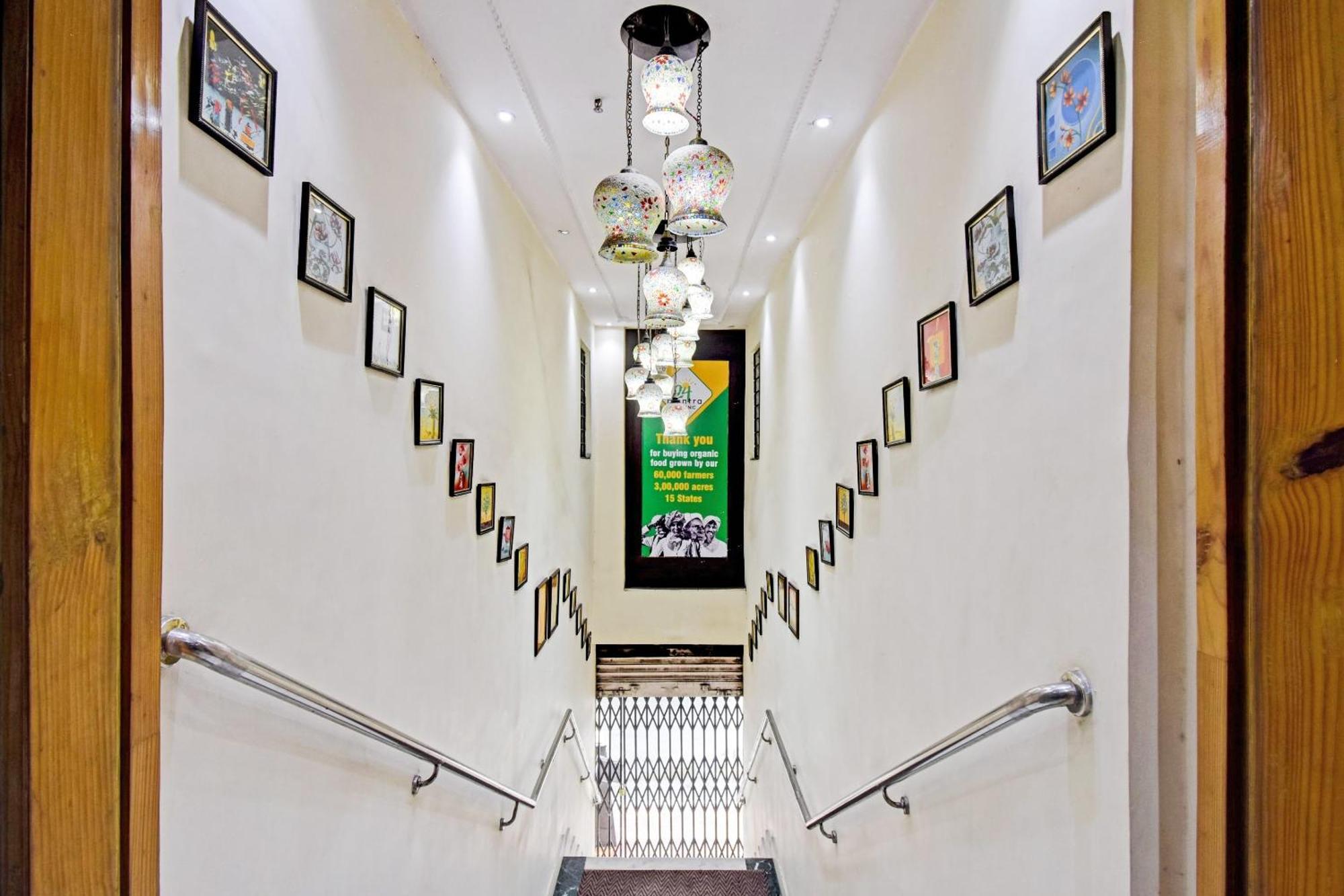 Motisarai Hotel Kolkata Bagian luar foto
