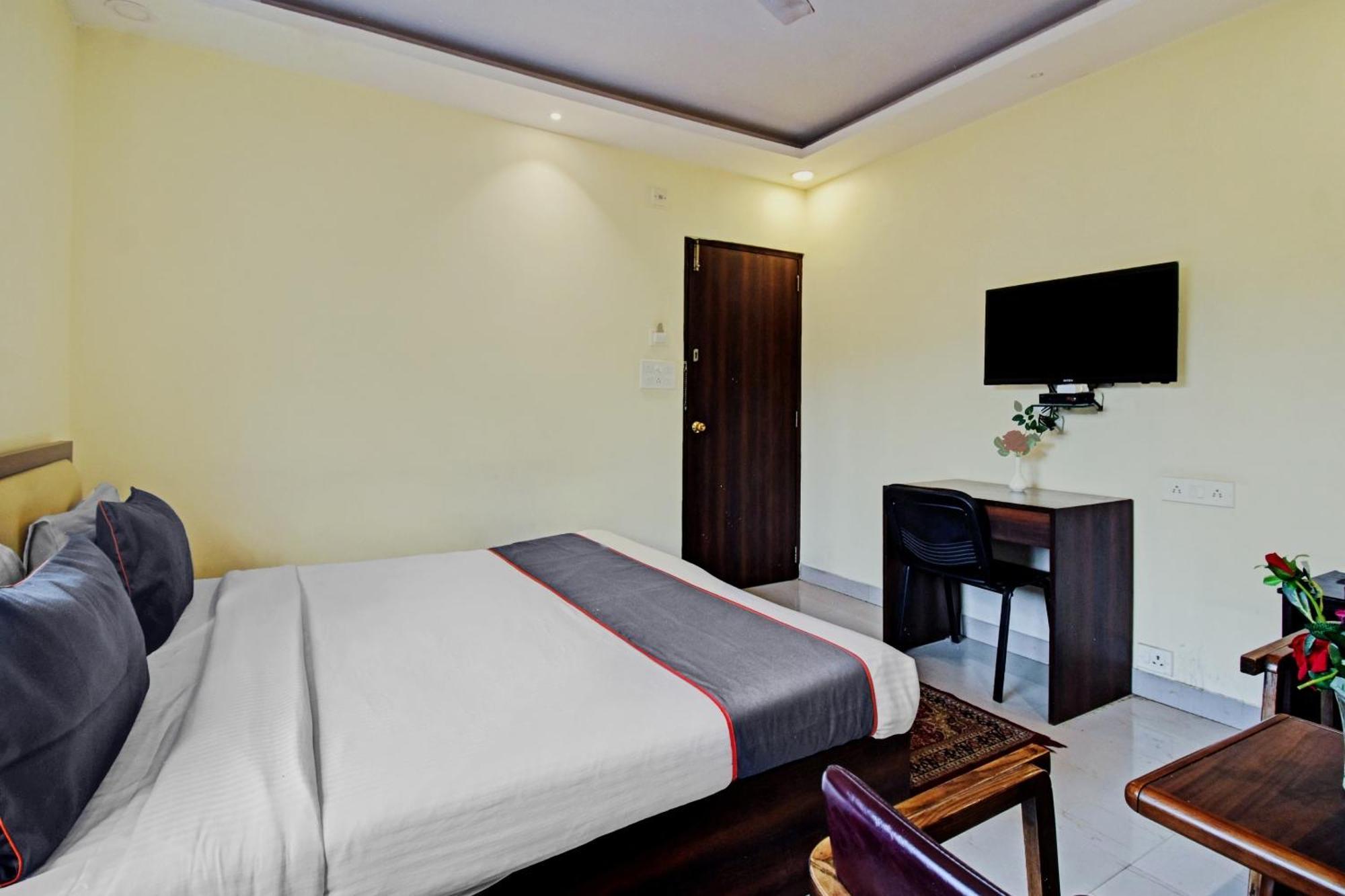 Motisarai Hotel Kolkata Bagian luar foto