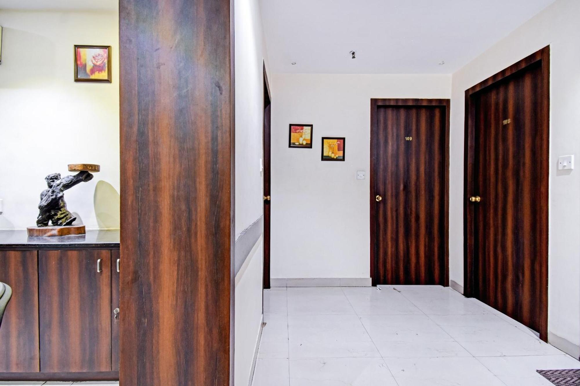 Motisarai Hotel Kolkata Bagian luar foto
