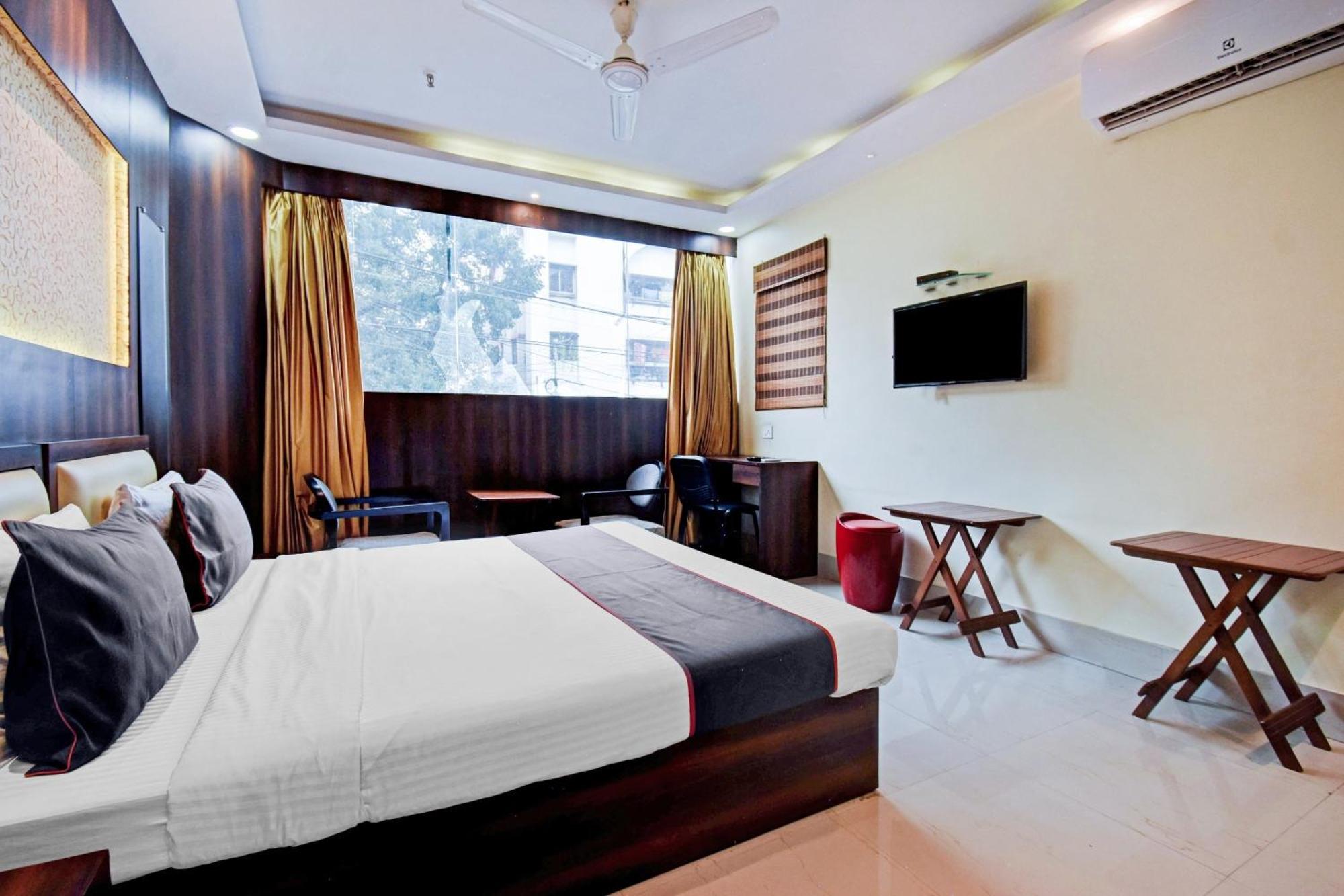 Motisarai Hotel Kolkata Bagian luar foto