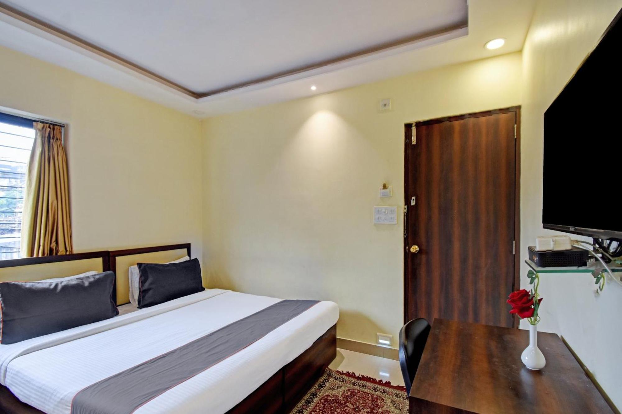 Motisarai Hotel Kolkata Bagian luar foto