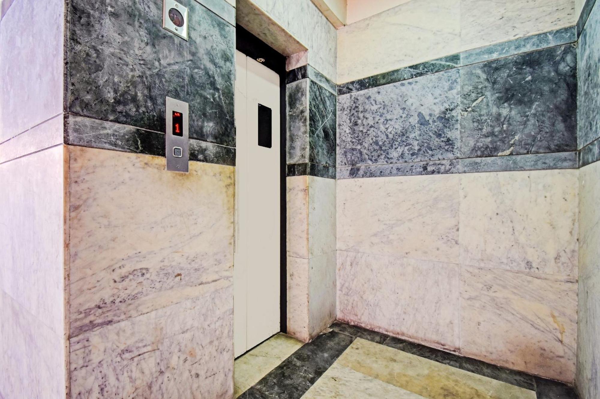 Motisarai Hotel Kolkata Bagian luar foto