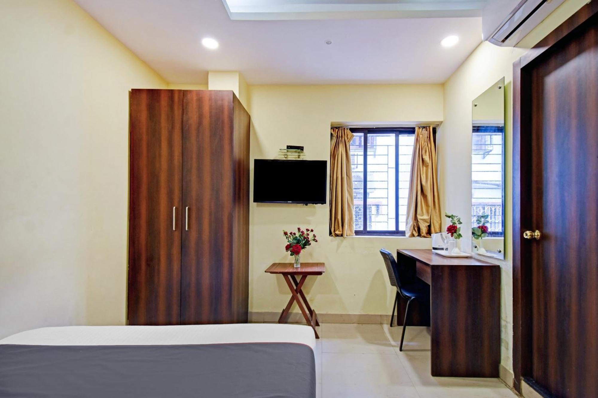Motisarai Hotel Kolkata Bagian luar foto