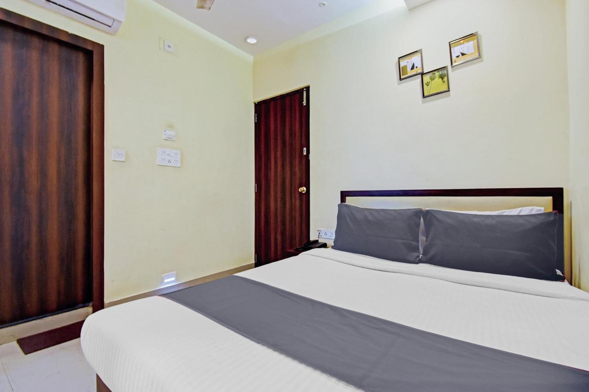 Motisarai Hotel Kolkata Bagian luar foto