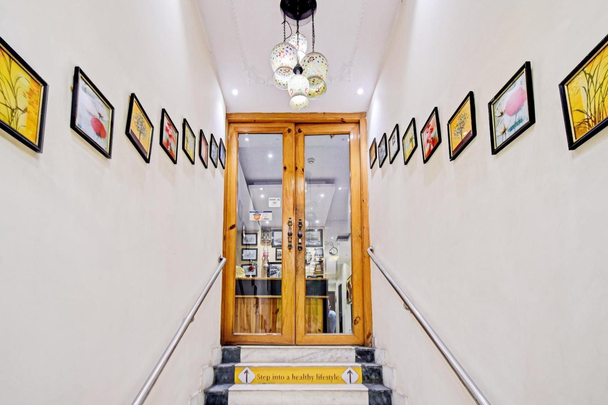 Motisarai Hotel Kolkata Bagian luar foto