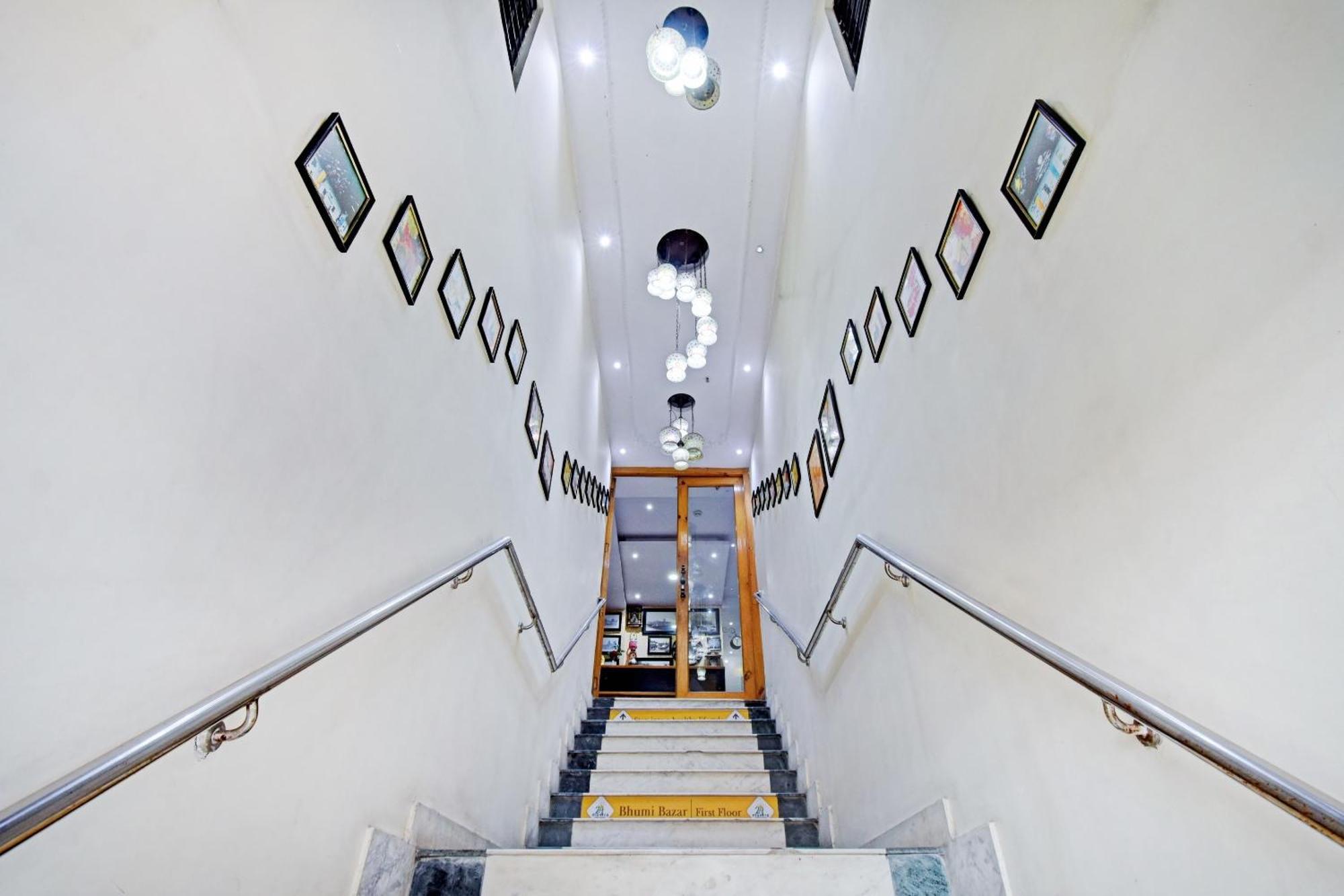 Motisarai Hotel Kolkata Bagian luar foto