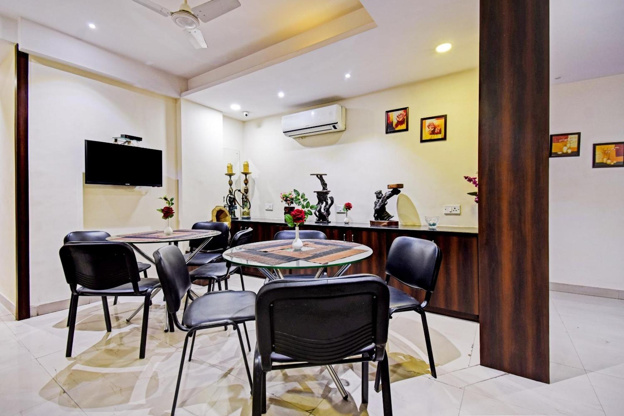 Motisarai Hotel Kolkata Bagian luar foto